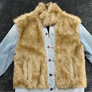 Levi’s Premium Faux Fur Trucker Jacket (Never worn) (XS)